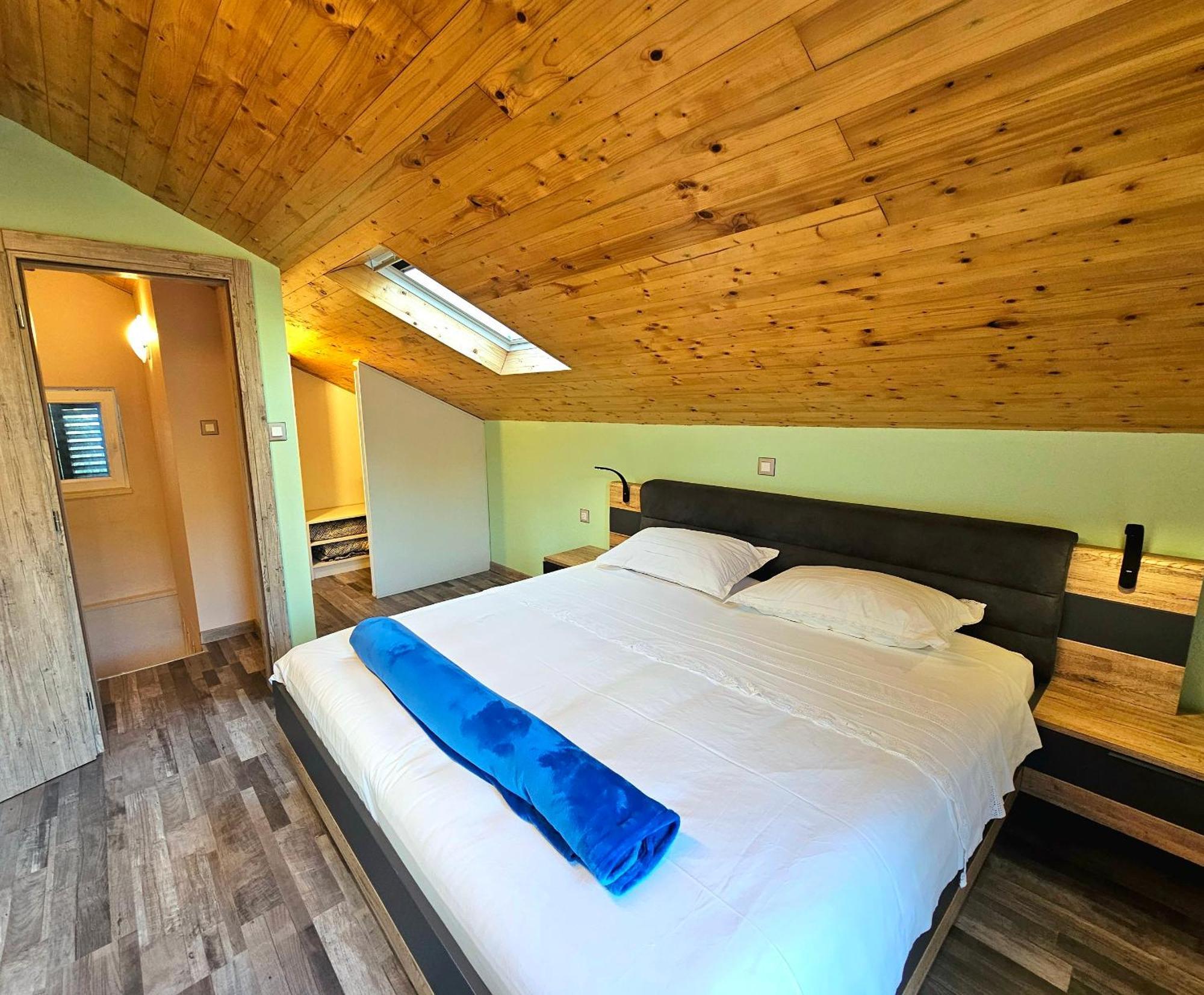 Broc Villa *